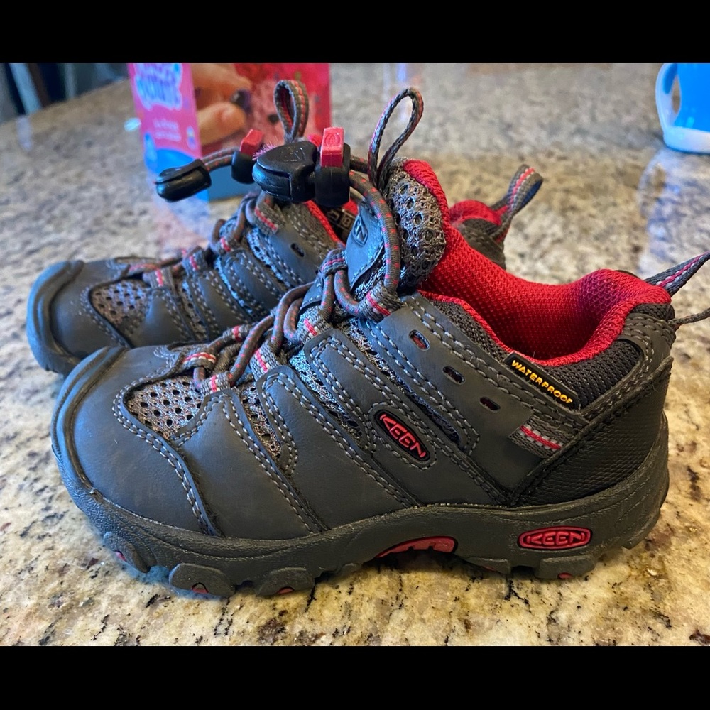 Keen Toddler Hiking Shoes Size 8
